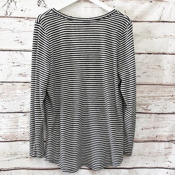 TORRID Ribbed Knit Henley Black and White Top Size 1 - Picture 4 of 10